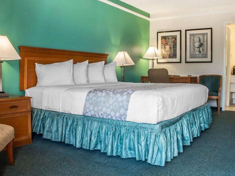 Quality Inn Tulsa Central מראה חיצוני תמונה