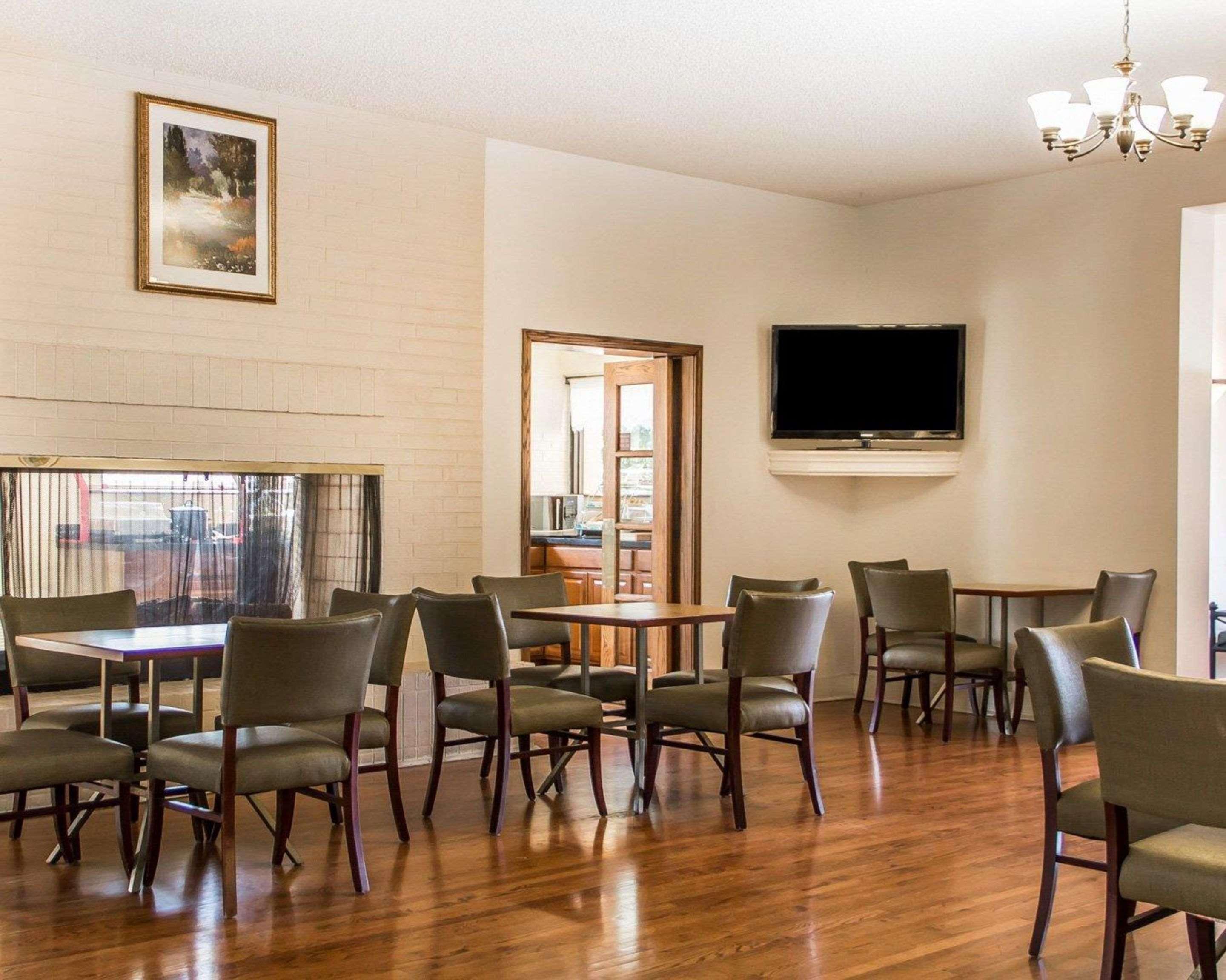 Quality Inn Tulsa Central מראה חיצוני תמונה