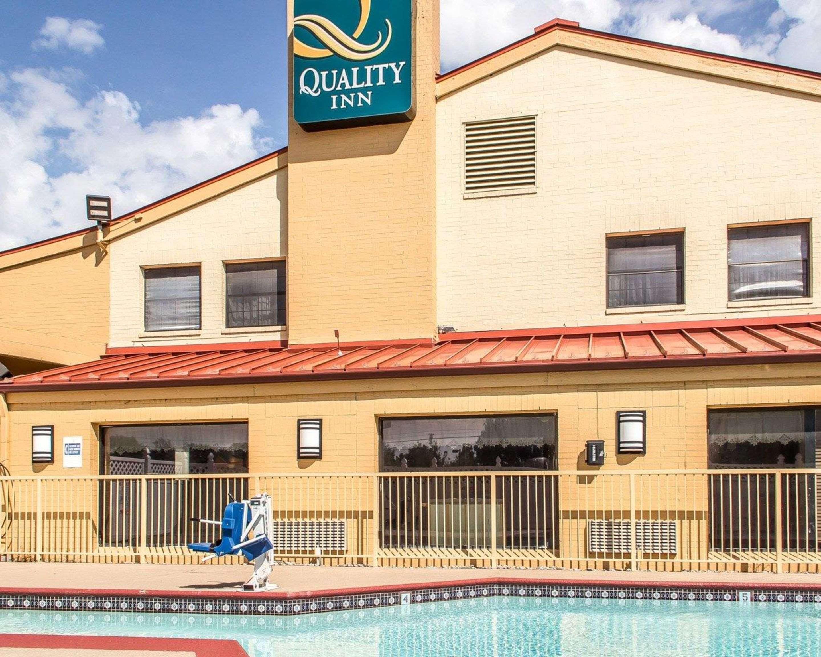 Quality Inn Tulsa Central מראה חיצוני תמונה