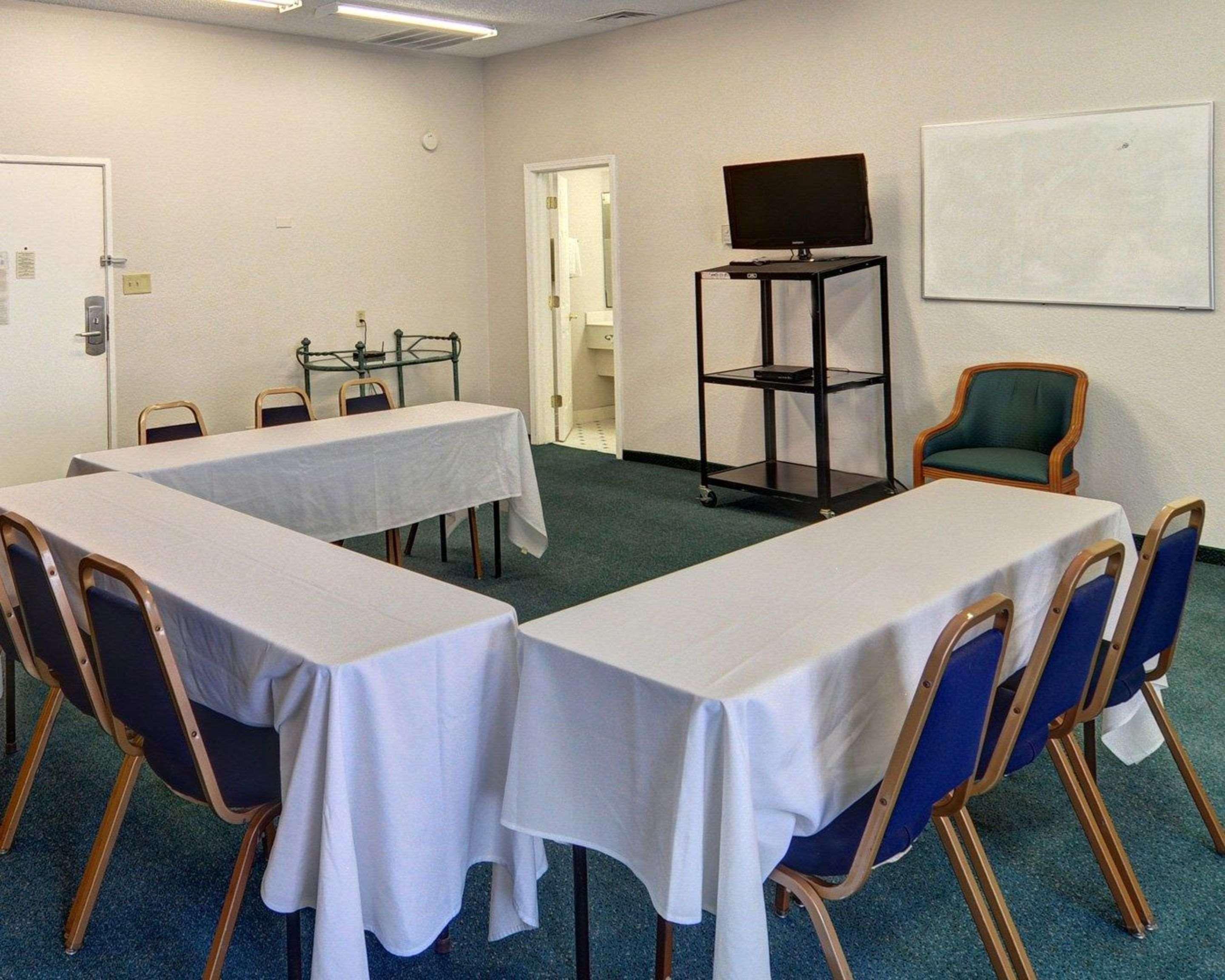 Quality Inn Tulsa Central מראה חיצוני תמונה