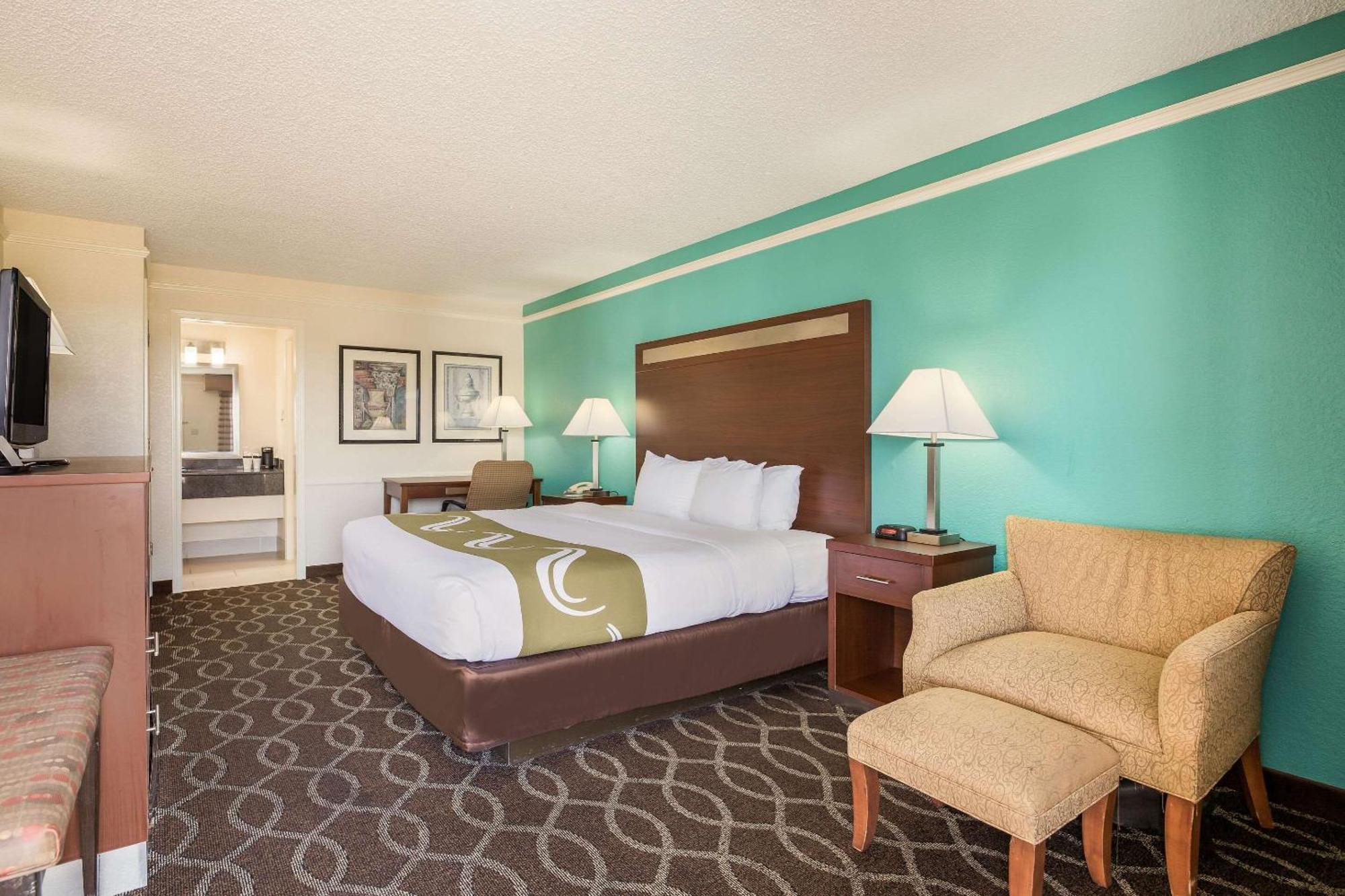 Quality Inn Tulsa Central מראה חיצוני תמונה