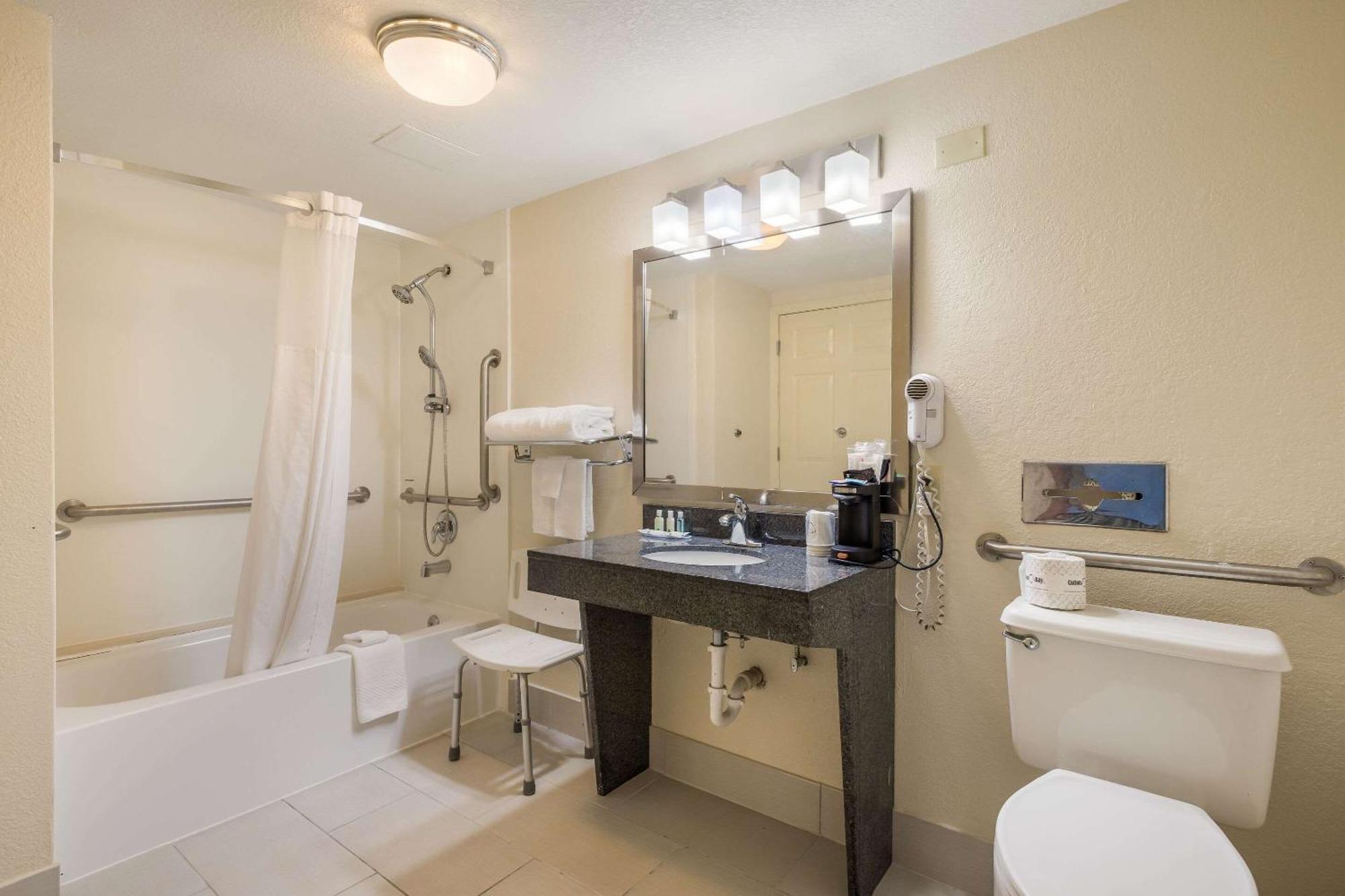 Quality Inn Tulsa Central מראה חיצוני תמונה
