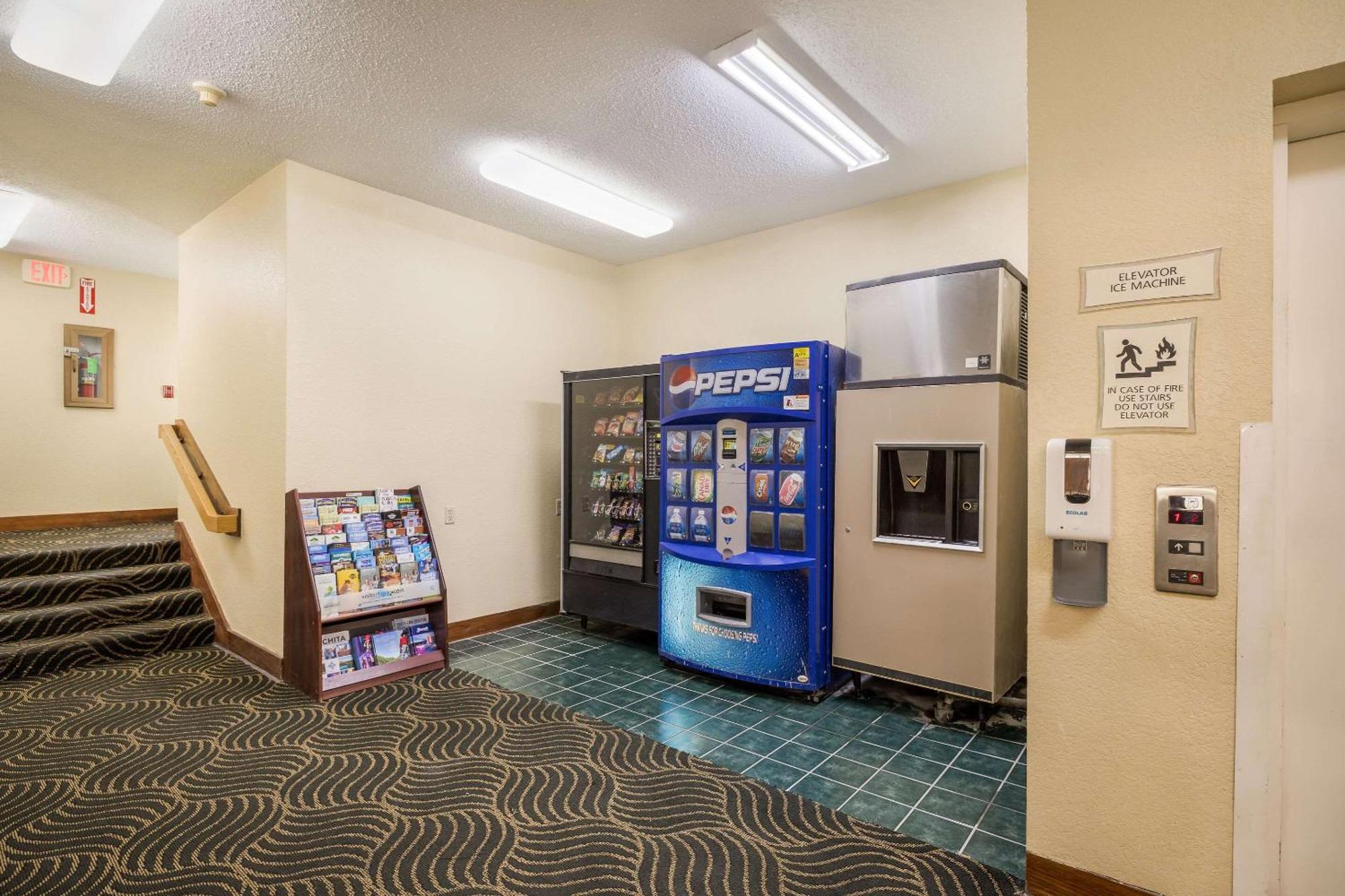 Quality Inn Tulsa Central מראה חיצוני תמונה
