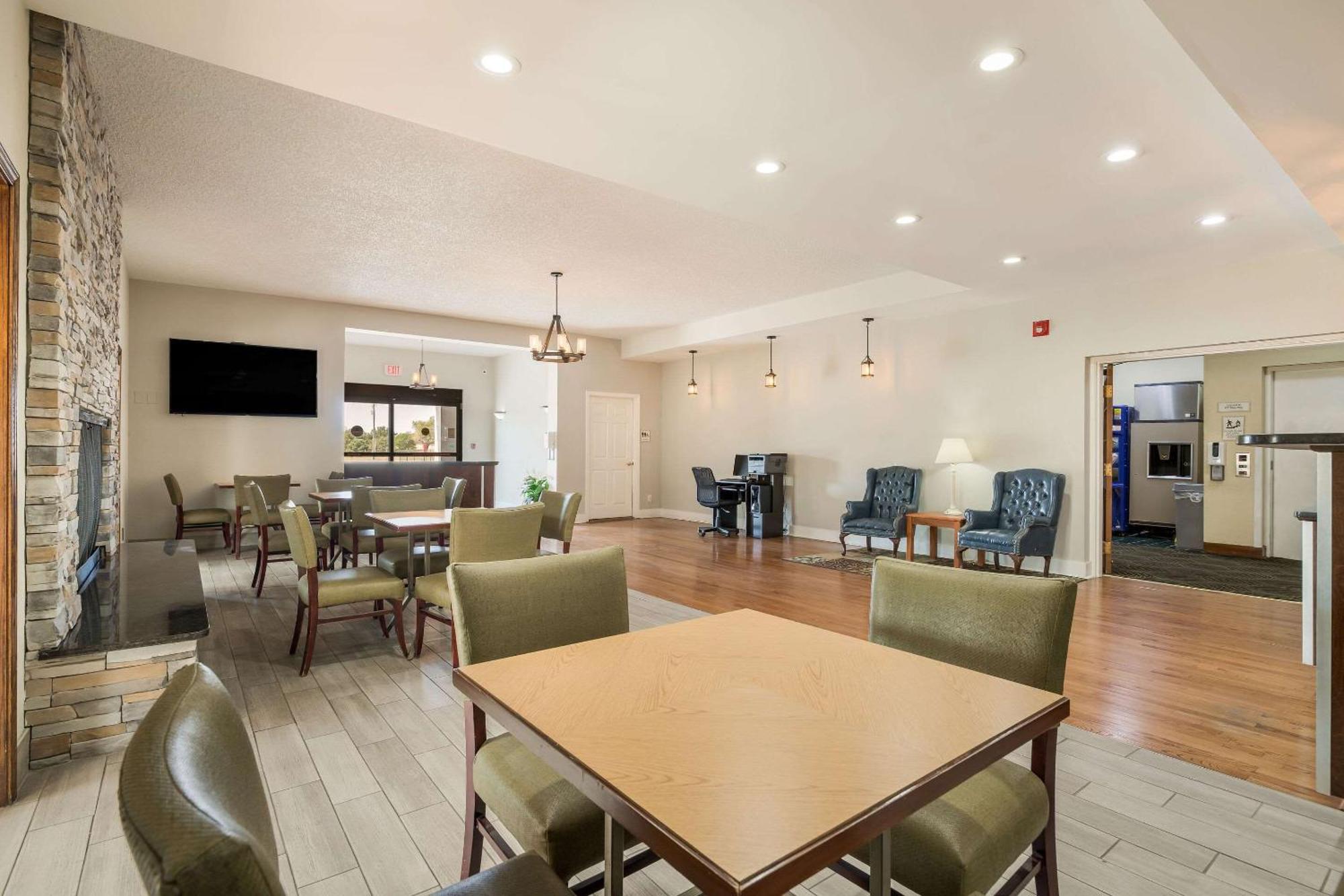 Quality Inn Tulsa Central מראה חיצוני תמונה