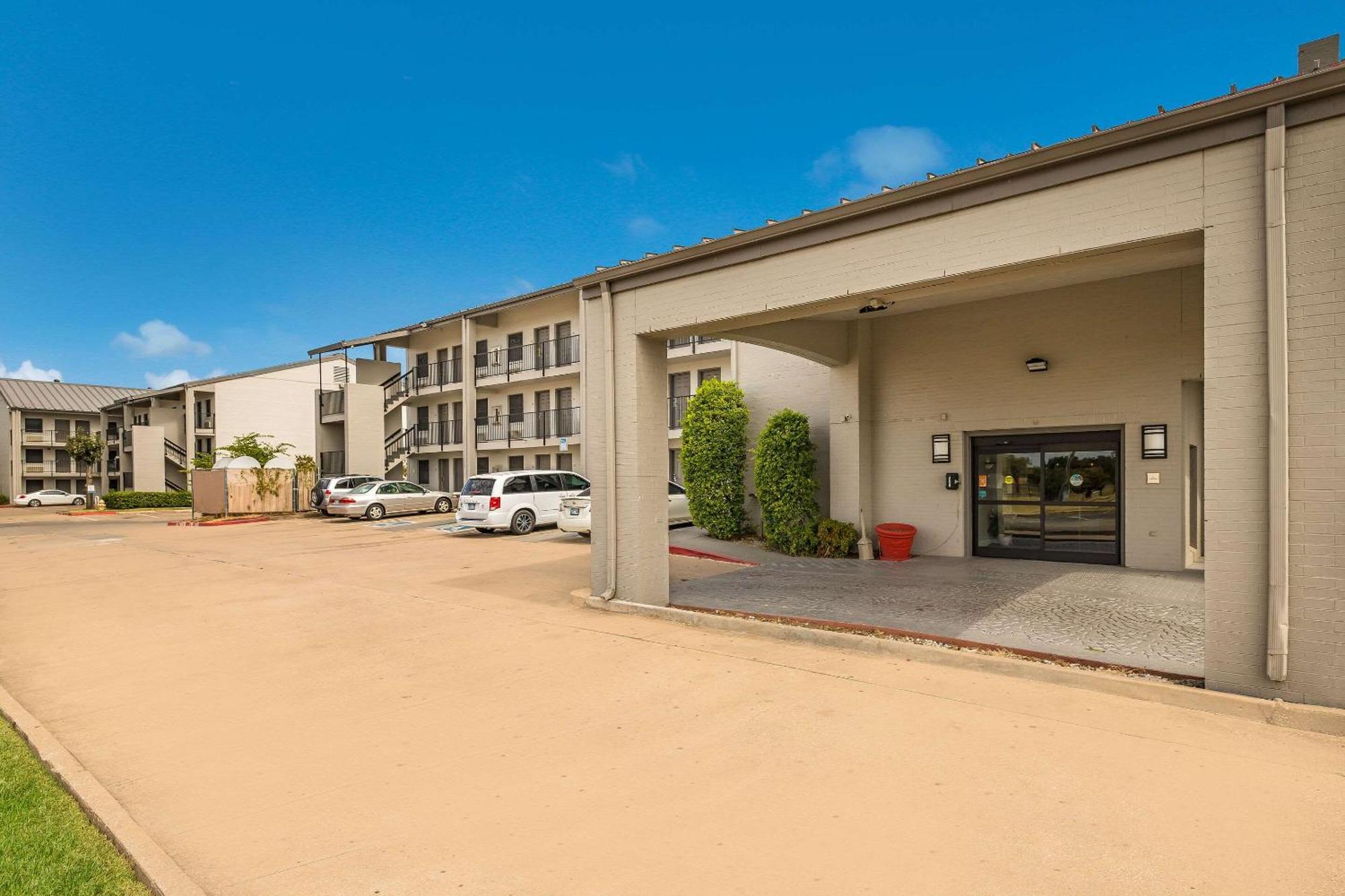 Quality Inn Tulsa Central מראה חיצוני תמונה