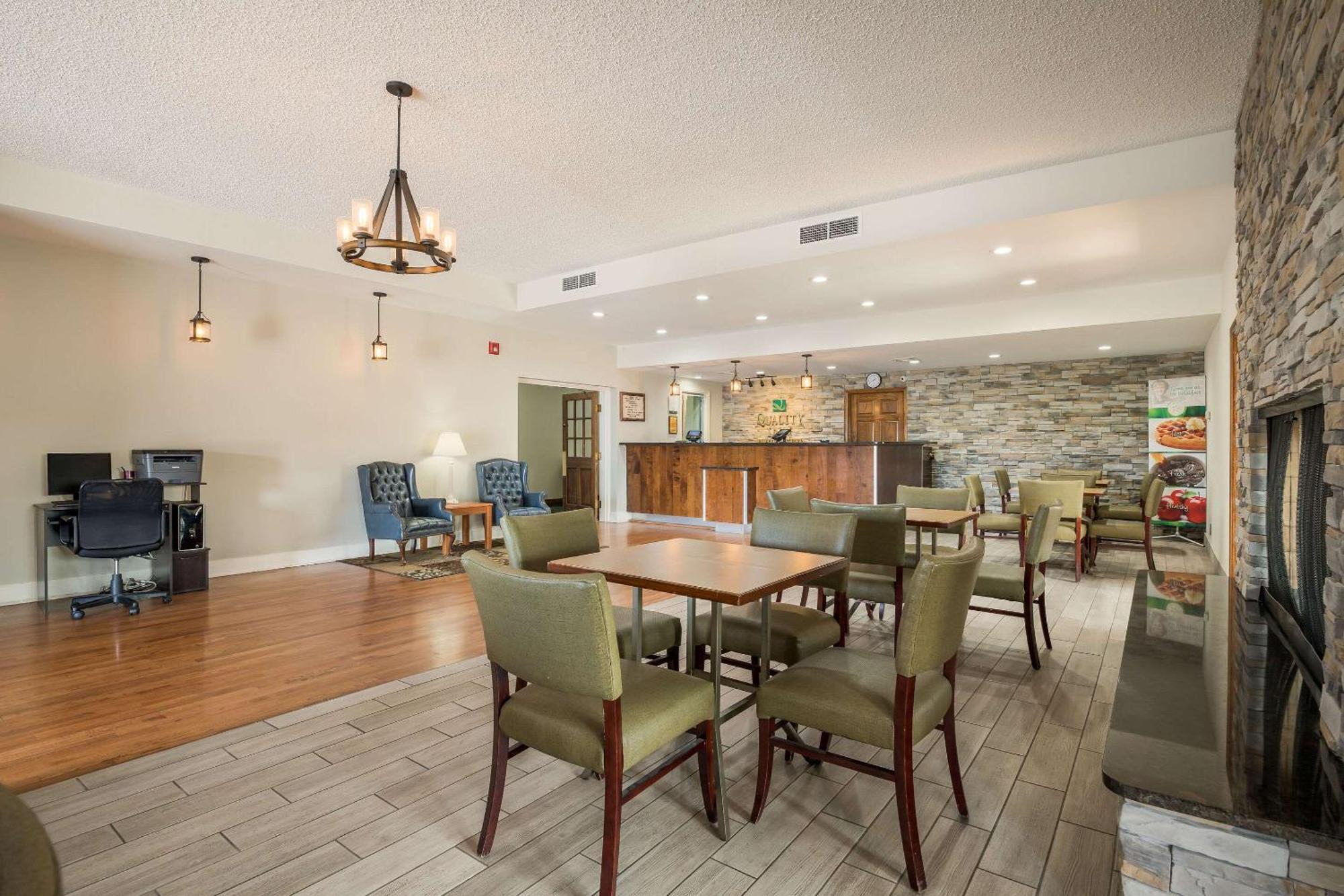 Quality Inn Tulsa Central מראה חיצוני תמונה