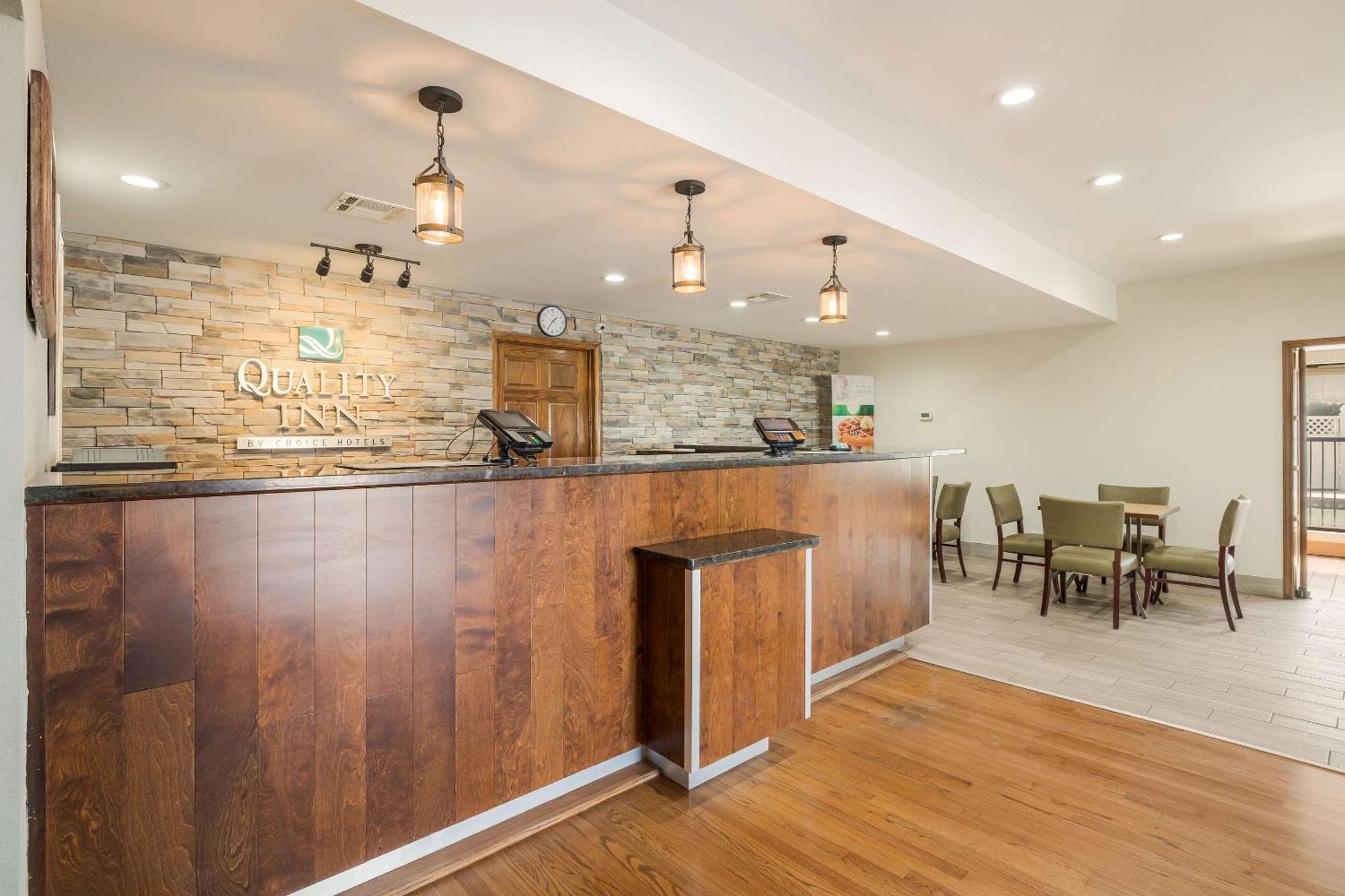 Quality Inn Tulsa Central מראה חיצוני תמונה