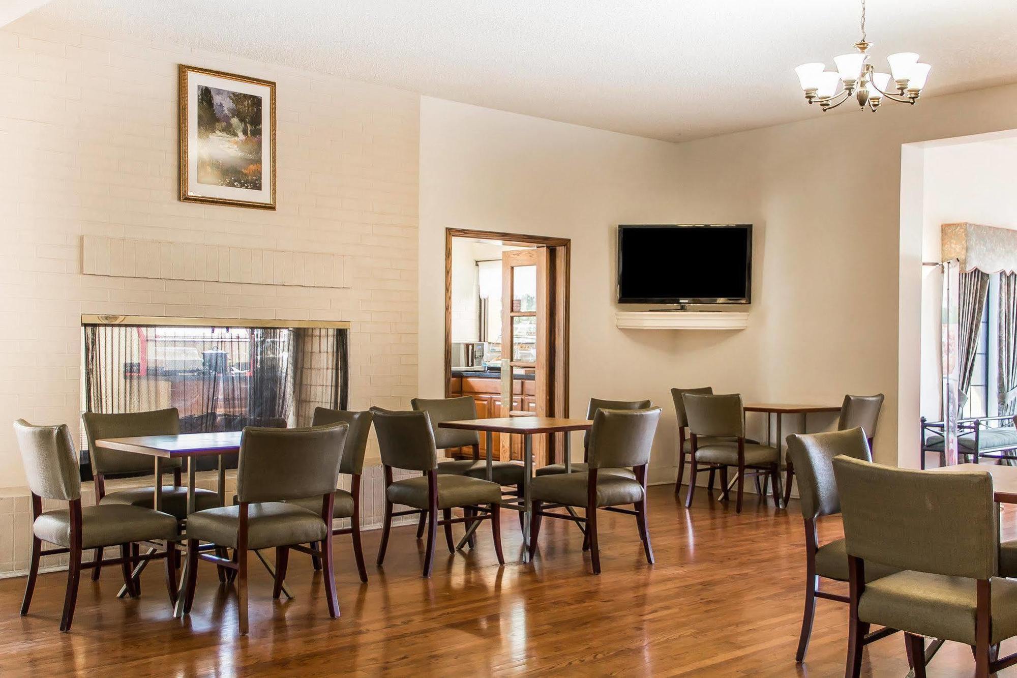 Quality Inn Tulsa Central מראה חיצוני תמונה