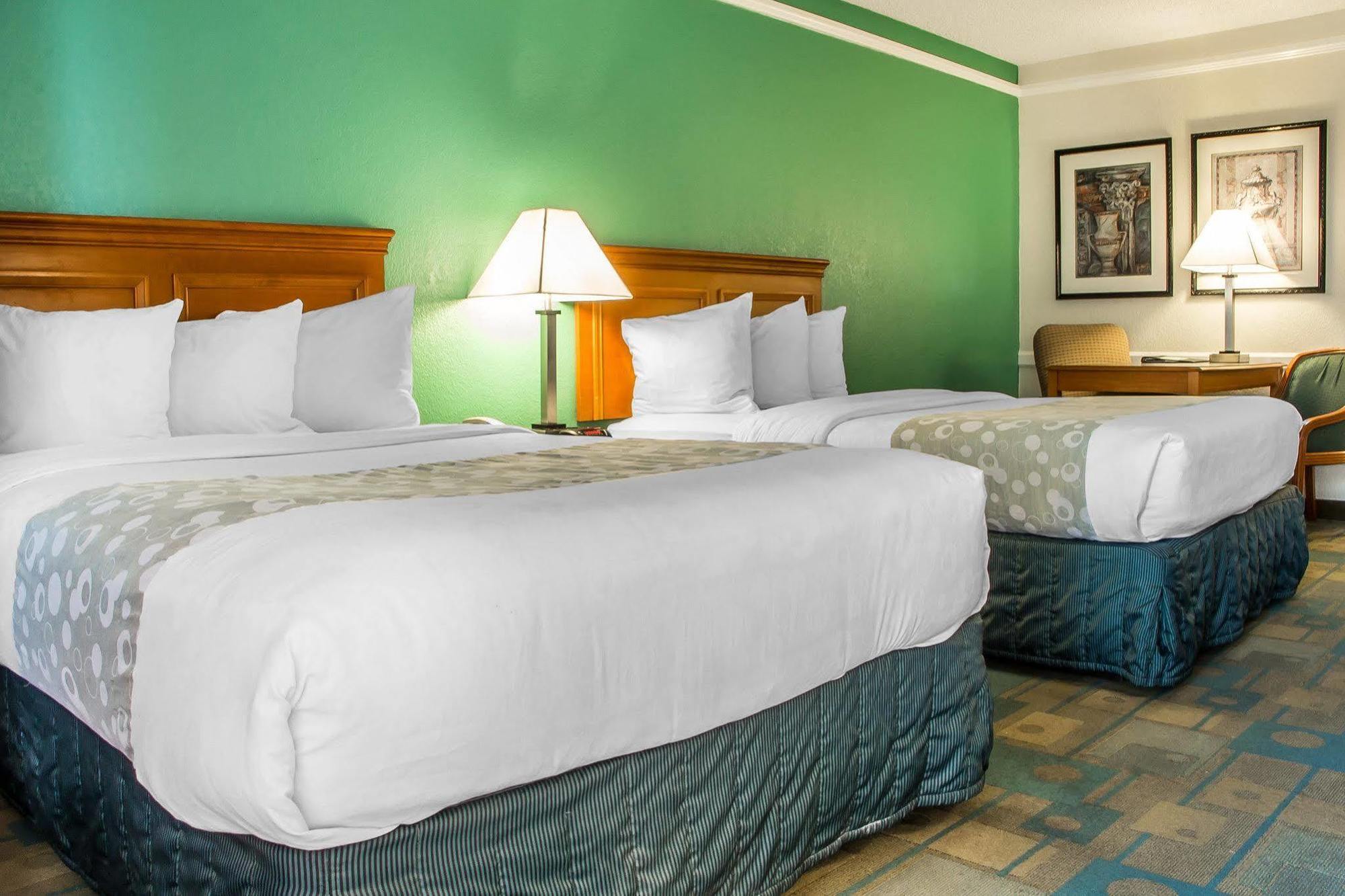Quality Inn Tulsa Central מראה חיצוני תמונה